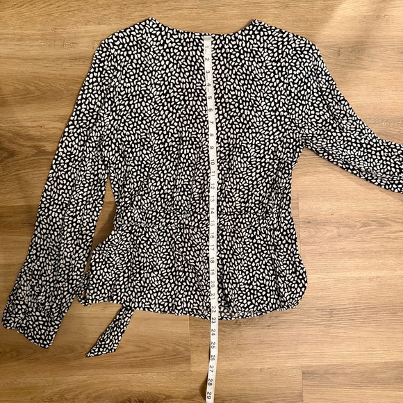 Talbots Black White Wrap Top Womens Small Long Sleeve V Neck - Picture 7 of 10